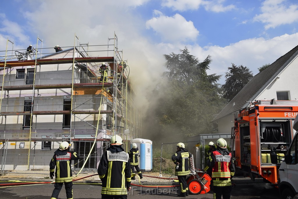 Dachstuhlbrand Koeln Poll Geislarerstr P119.JPG - Miklos Laubert